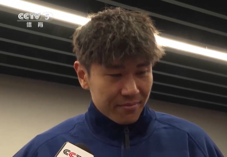 鐵漢柔情！三鎮(zhèn)球員劉奕鳴探望患病小球迷時哽咽