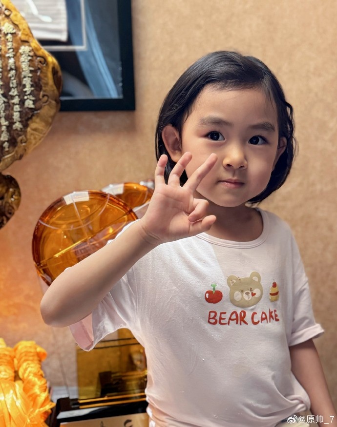 三分大賽三冠王！原帥曬三冠獎(jiǎng)杯：完成了女兒給安排的任務(wù)！