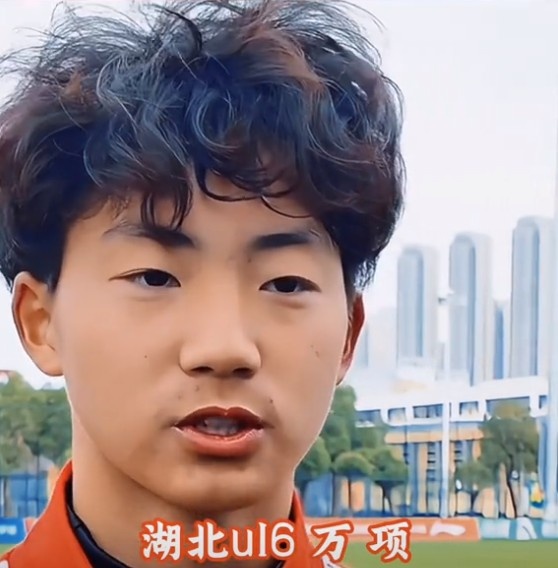 萬項談全運會吊射破門：發(fā)現(xiàn)門將站位不是很好，就很自信的射門
