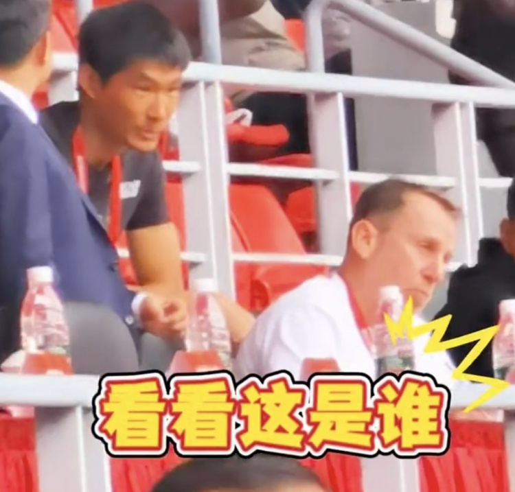 久爾杰維奇現(xiàn)身鹽城，現(xiàn)場(chǎng)觀看中國(guó)U22國(guó)足vs韓國(guó)