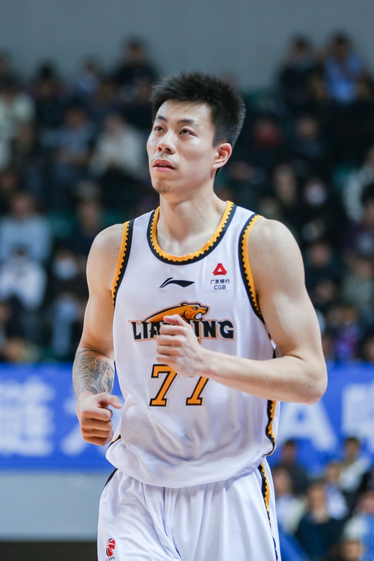 媒體人：張鎮(zhèn)麟、韓德君將因傷缺席今晚對(duì)陣北控的比賽