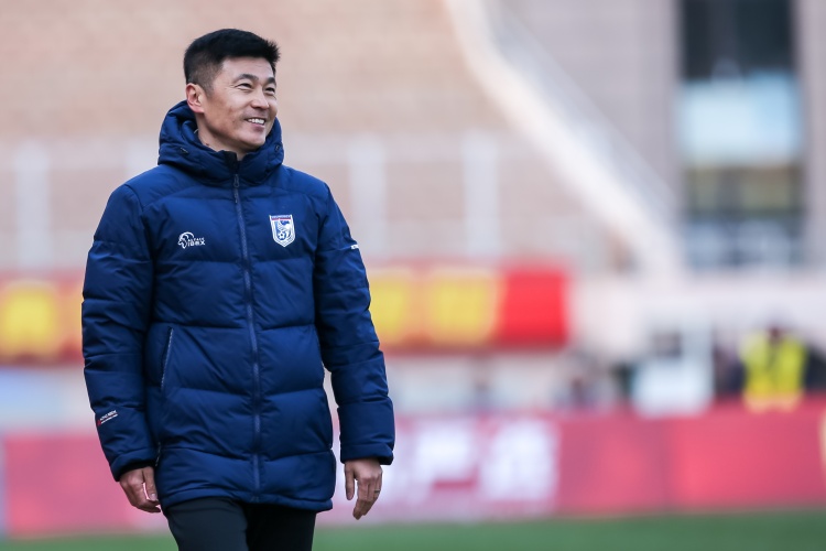 足球報(bào)：大連英博低調(diào)備戰(zhàn)，簽約贊助商為大連足球注入新活力