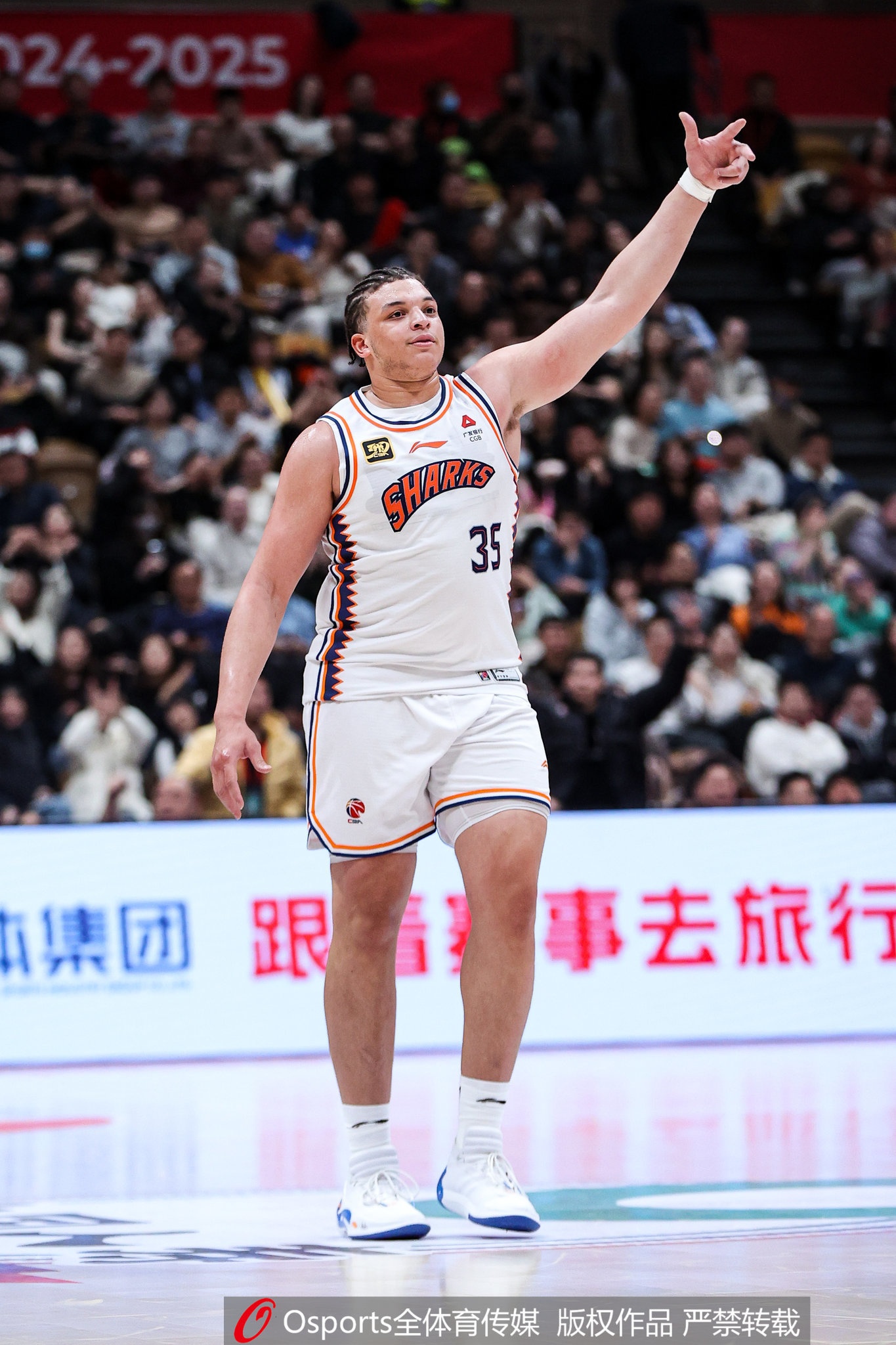苦苦支撐！洛夫頓半場11中8高效拿下17分3板3助3斷 球隊(duì)落后19分
