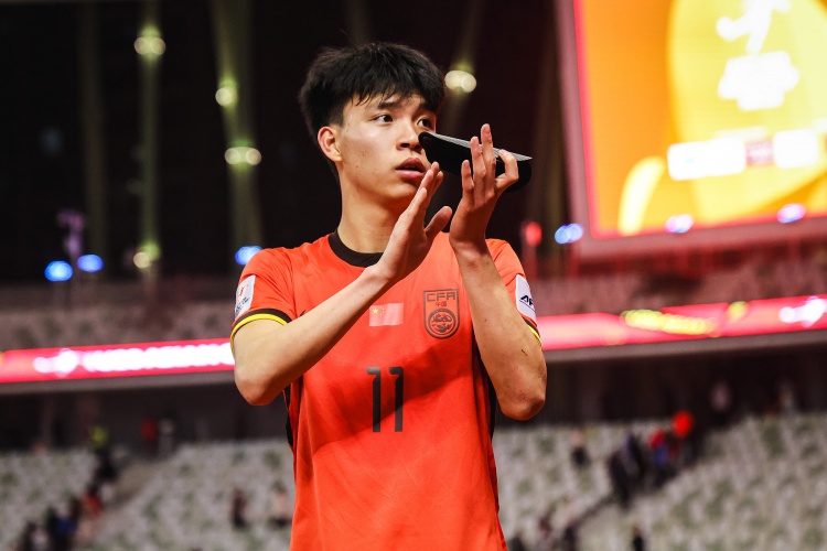 期待首秀！18歲王鈺棟入選中澳戰(zhàn)名單&穿11號，首進國足正賽名單