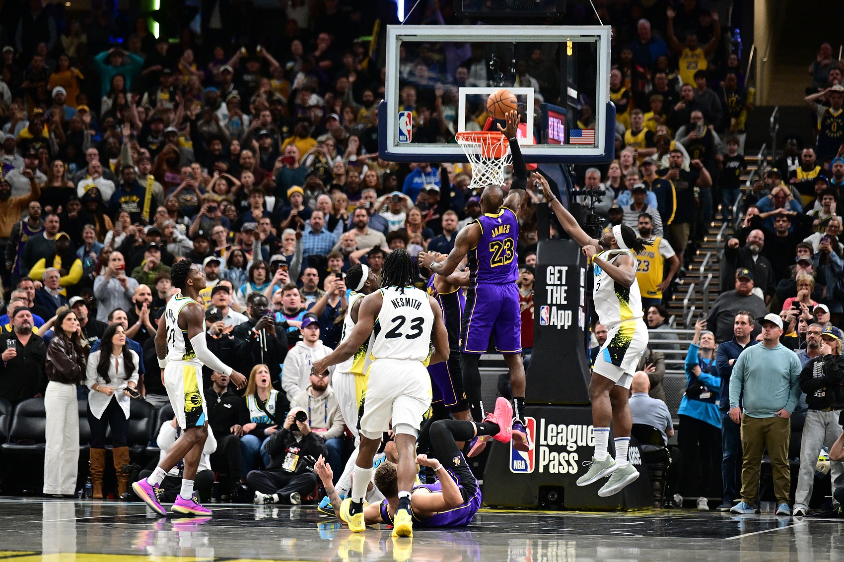 NBA歷史唯二面對(duì)同一支球隊(duì)有過(guò)3次壓哨絕殺的球員：?jiǎn)痰ず驼材匪?></div>
                <h3>NBA歷史唯二面對(duì)同一支球隊(duì)有過(guò)3次壓哨絕殺的球員：?jiǎn)痰ず驼材匪?/h3>
            </a>
        </li>
                <li> <a href=